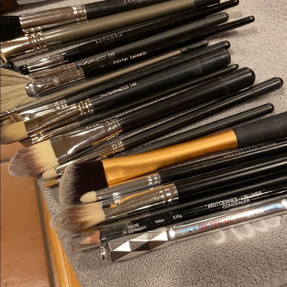 Bundle of face and shadow brushes - Picture 4 of 4